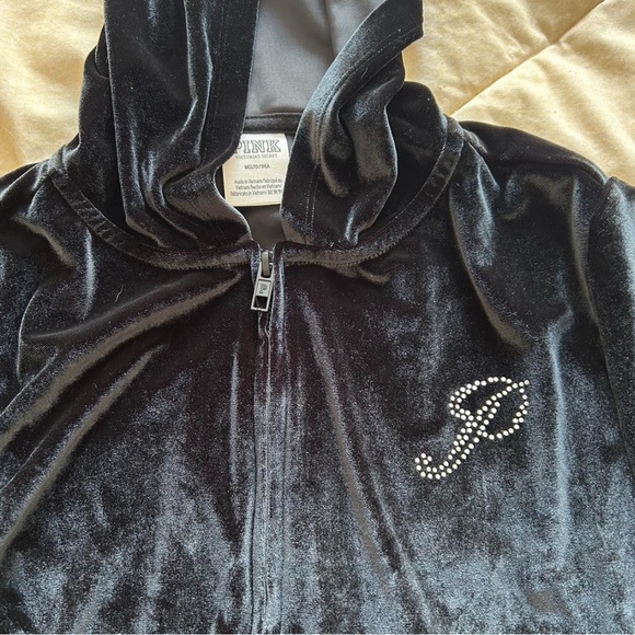Victoria’s Secret Pink Velvet ZipUp Hoodie Size Medium - Picture 1 of 2